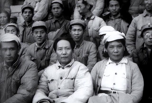 晚年，丁玲被外国记者问到对毛主席有什么看法，她是如何回答的