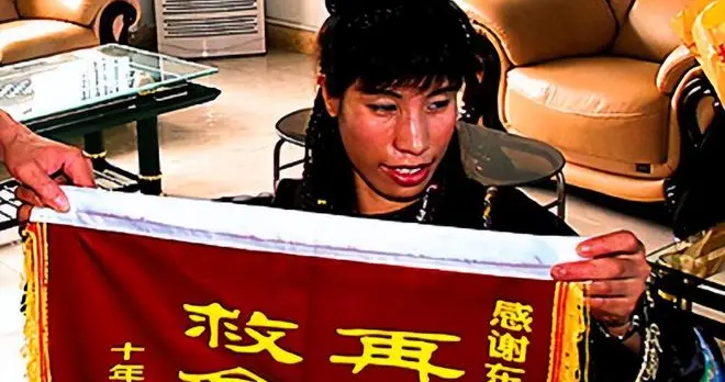 炉火前的呼吸：从殡仪馆到画坛的生死奇缘。