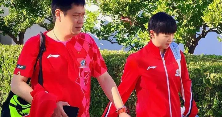 孙颖莎轻松返程 王艺迪行李最多 男单阵容变化