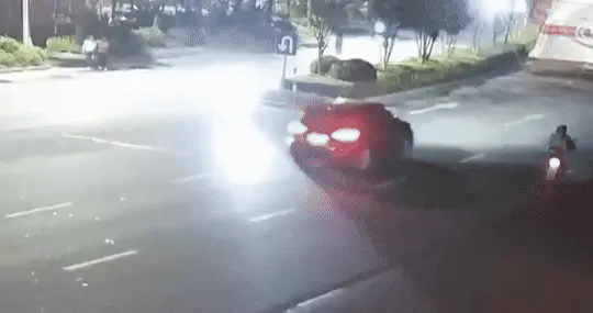 “肉包铁” 超速行驶是在拿命赌，该怎么慢慢开？