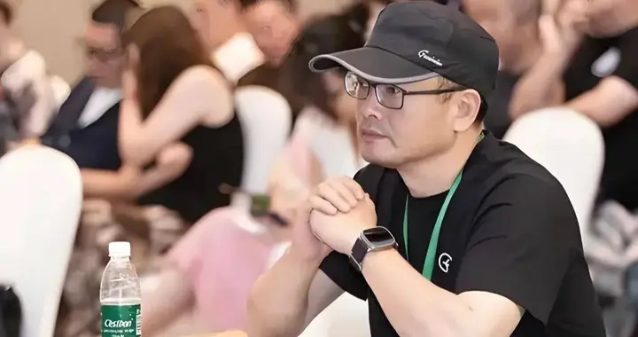 换帅一年就登春晚，远方好物的“后程新桥时代” 与新局