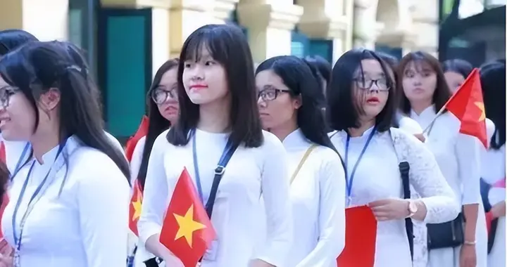越南人吐槽：上学第一天开始，＂中国＂就占据了我们历史课的80%