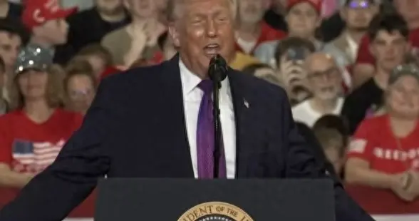 美国忙着军事威慑，中国却忙着赚钱，德媒：中国崛起，全怪特朗普