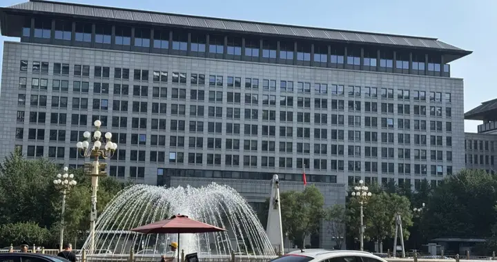 中方连发4令，5箭射向美国，还在拱火的特朗普，别忘了9月大事