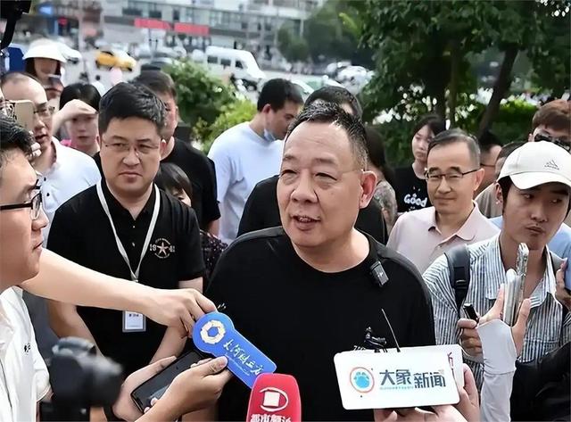 人民日报点名，戳穿了胖东来屡犯小人的真相，陶华碧的话有人信了