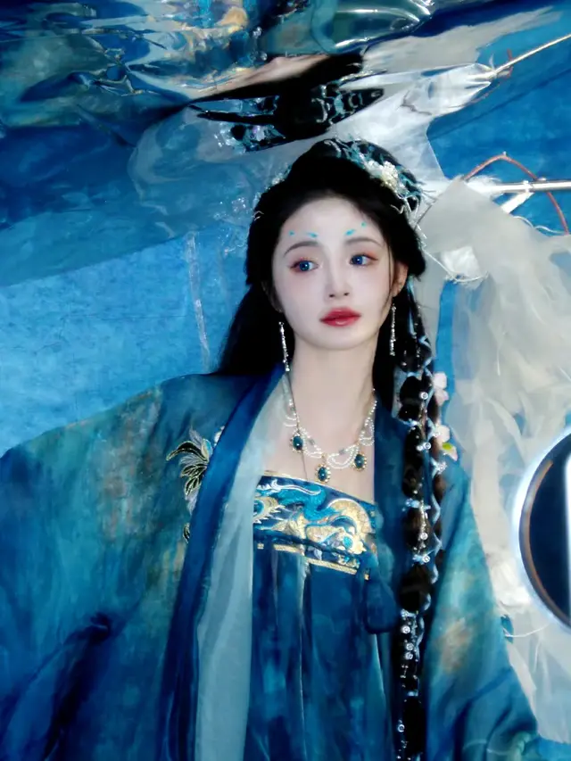 周洁琼古风美拍，青丝飞舞