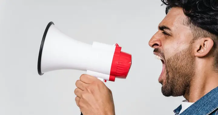 真香警告，短剧《东北年代之我的大腰子》全员飙脏话的东北风爆剧