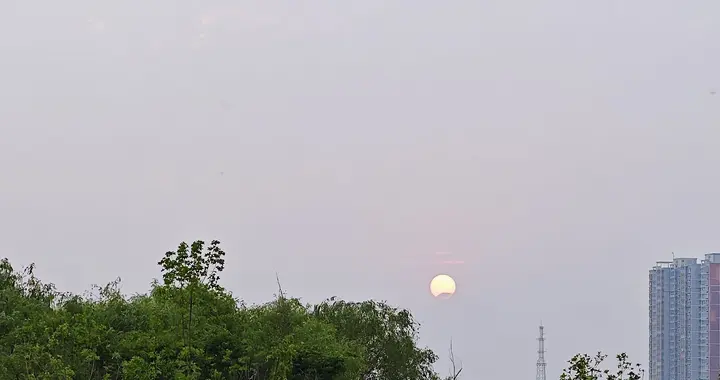 迪拜用40年建设，11天就崩了