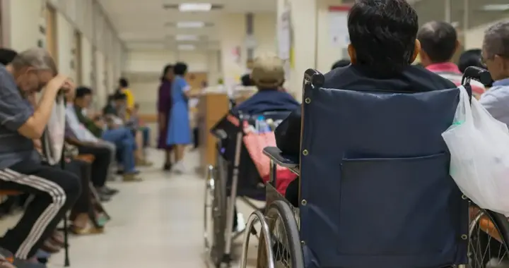 床位破万，却不治最难病？中国三甲医院扩张潮被“强制喊停”！