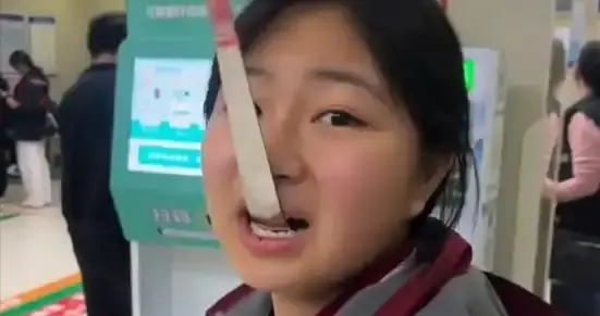 勺子卡牙连夜进急诊，这些食用禁忌你一定要知道