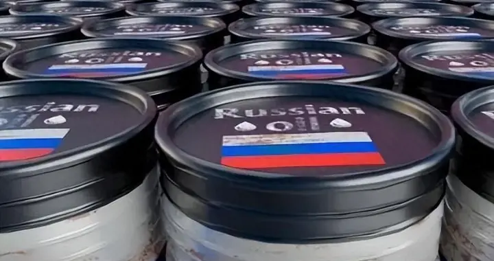 普京刚靠油价暴涨赚了400亿，两大油港连遭轰炸，40%出口一夜瘫痪