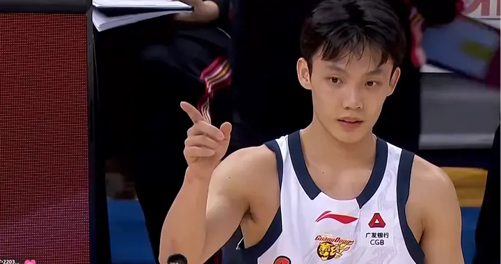 CBA：胡明轩13中3迎八连胜，劲敌9中9五封盖，下一场终极对决