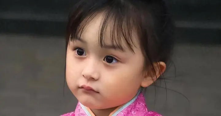 2岁出道年入百万！因长相甜美被禁止整容的刘楚恬，如今长成啥样?