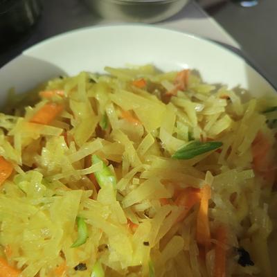 爱旅行的京京：土豆丝胡萝卜，牛腩炖西红柿