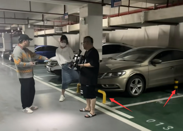 霸占车位最新进展：唐女士承认不对，要先挪车再私下向刘女士道歉