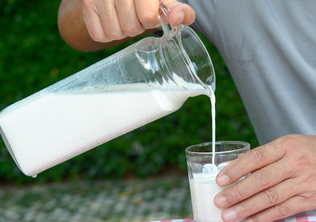 一家3口，天天一杯牛奶，相继确诊肝癌？医生告诫：3个错误别再犯