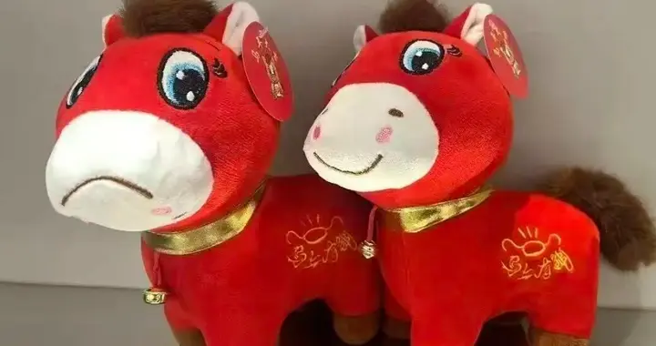 缝反嘴的哭哭马爆火：不完美？照样成顶流！干了这碗心灵鸡汤！