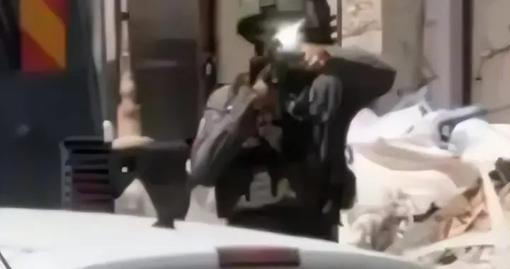 记者黄泽民蹲守八小时，目睹巴勒斯坦人被反绑押走，被震爆弹驱赶