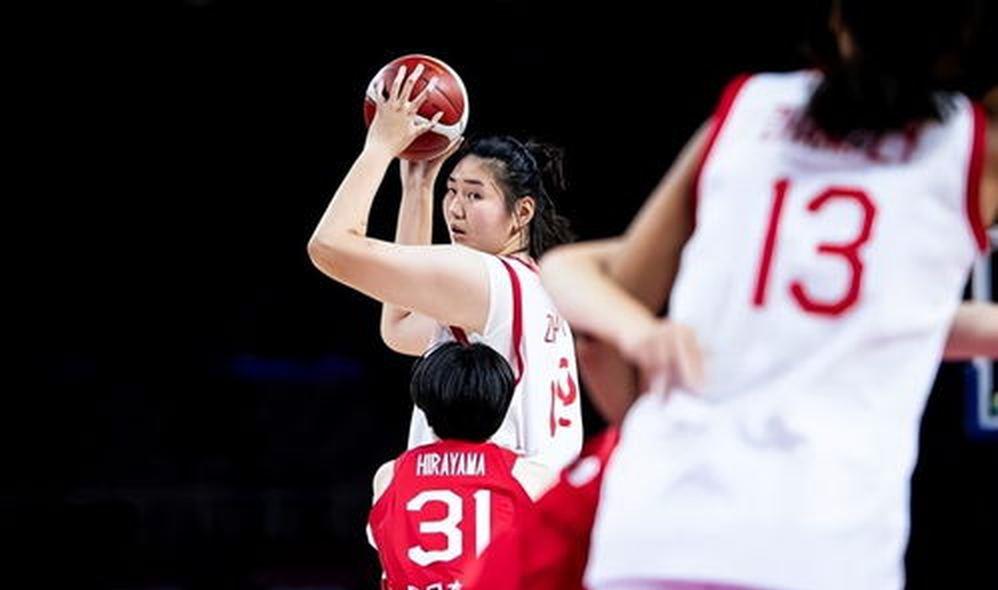 双核缺阵半场狂输29分，女篮77-88负尼日利亚，杨舒予23分难救主...