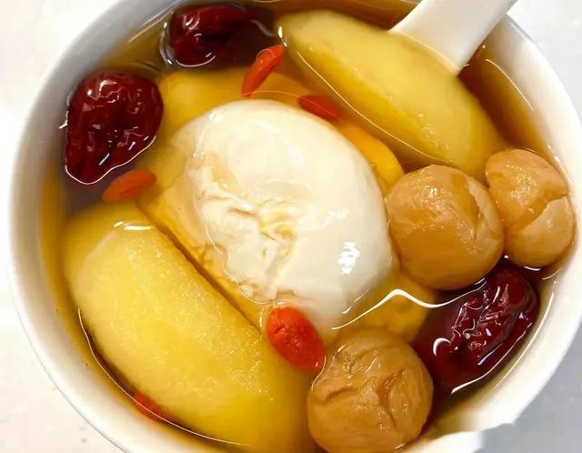 被低估的养生果！煮苹果水两个月 我的亚健康症状消失了90%