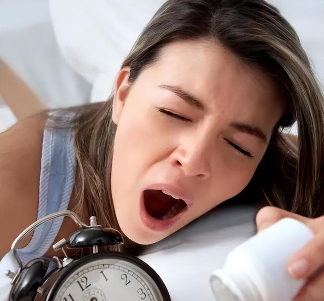 失眠是因为维生素不足？提醒：补充这3种维生素，让你睡个安稳觉