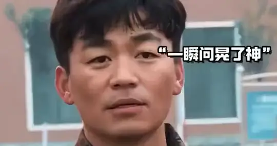 王宝强看到军人腹部绕杠，瞬间破防！多少人因为他去参军