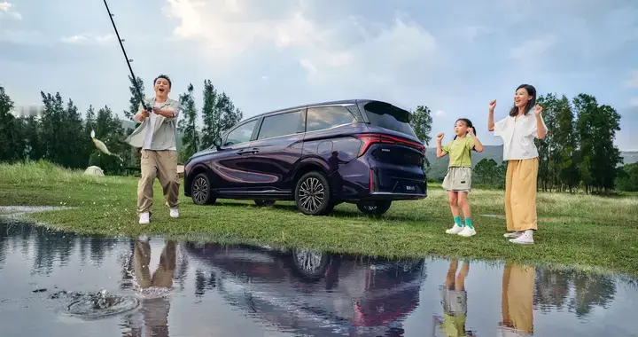 家用MPV新选择！星海V9实测：智能+舒适全拉满，17.99万起真香？