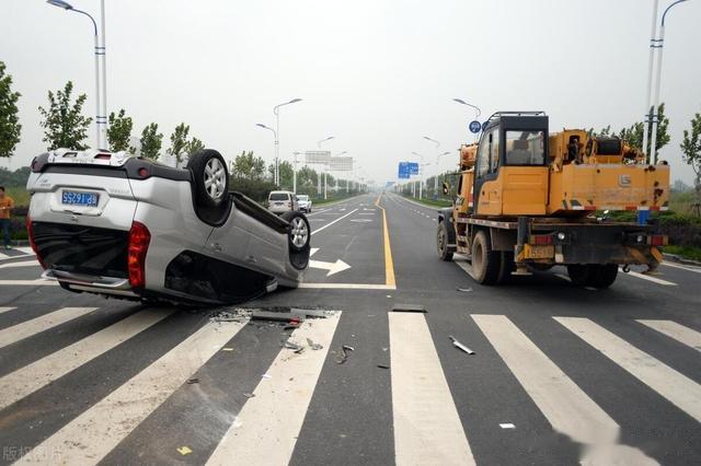 突发！19 岁小伙高速追尾要赔近两万，家中父亲有癌症，他陷入绝望