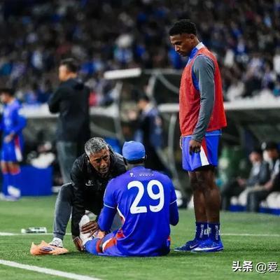 爱上小老弟：盖伊重伤，申花被迫重组进攻线