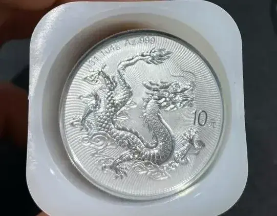 逢龙必涨！大小梅花龙纪念币火了！