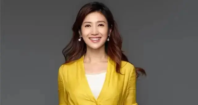 明星俏佳人：著名主持人春妮