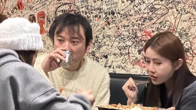 杂会：钱能买来烤鱼和满桌美酒，却买不来眼