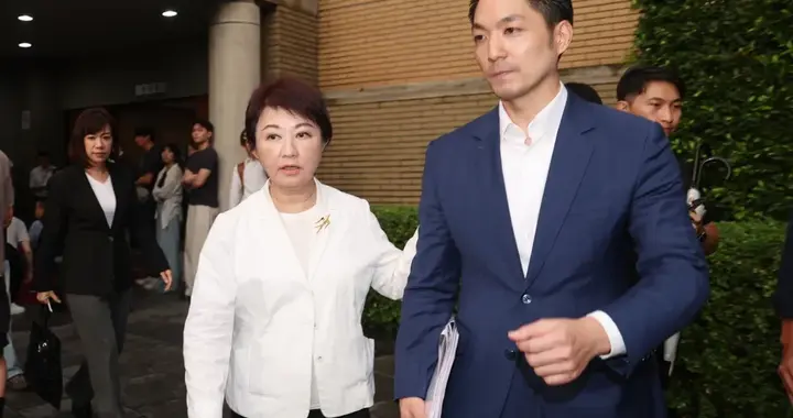 毒油风波见格局：蒋万安开第一枪，步步抢先，卢秀燕稳稳承接声势