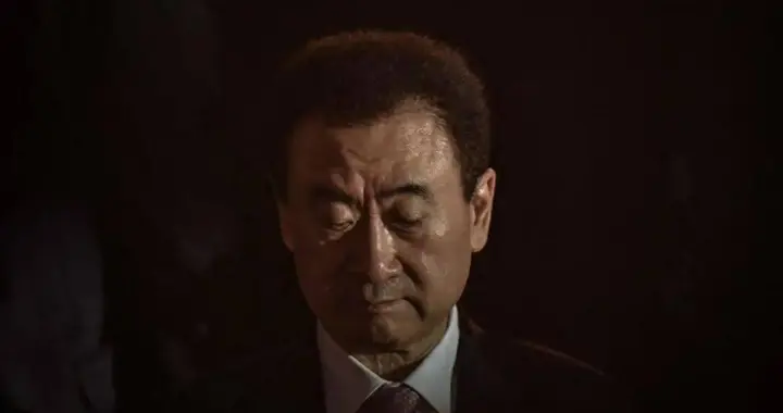 王健林限高！48 座万达被贱卖：首富的 “对赌枷锁” 有多致命？