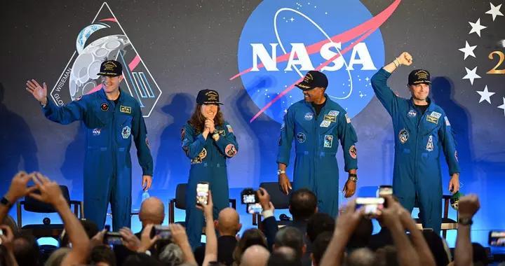 太空中看渺小的地球，是怎样的感受？美绕月宇航员，说出真理