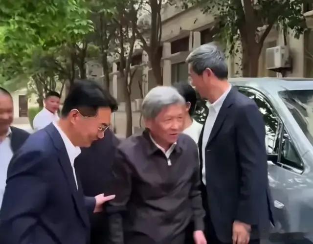 换郑强！当福耀科教科技大学校长！王树国绝对够格，但年纪大了