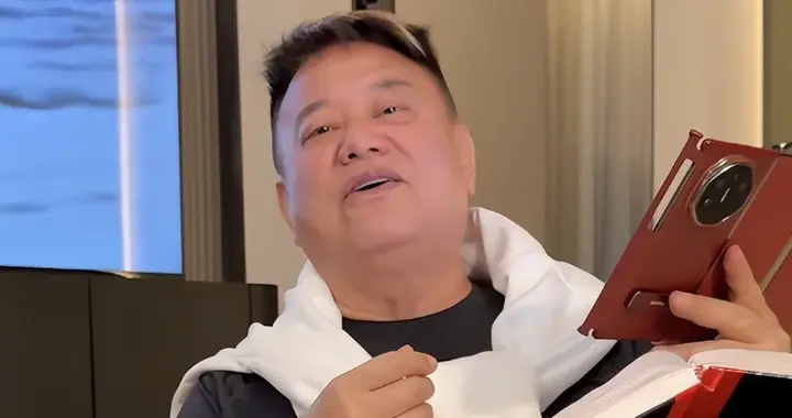 76岁陈百祥谈安乐死，与妻相伴近半世纪，丁克选择成就潇洒人生