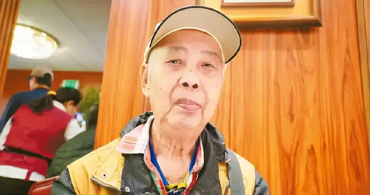 在美国被暴打三次后，87岁老头放弃美国籍回国养老，网友却不干了