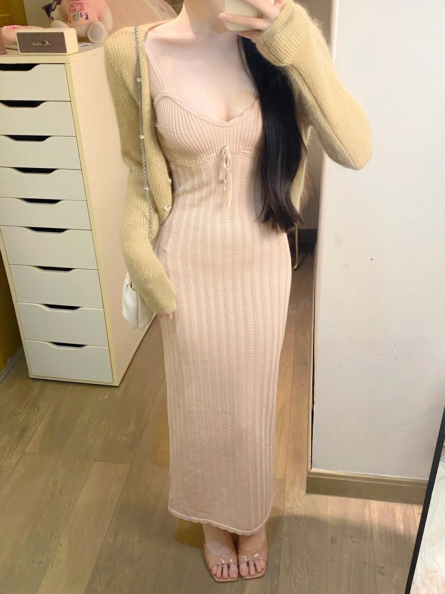 高级感穿搭打底粉色针织吊带连衣裙女