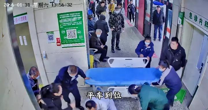 没有惊天动地，只有分秒必争心梗患者倒在急诊门口，3秒到...