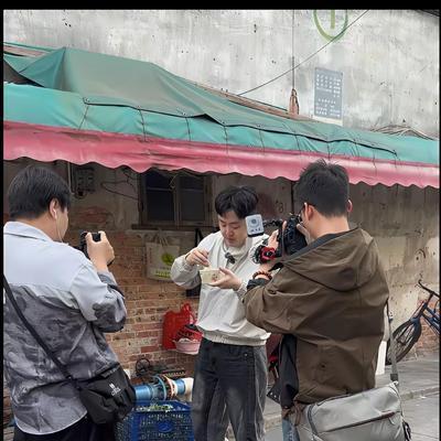 彩虹吃瓜娱乐：原来网红探店并不轻松，刘雨