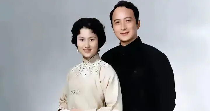 王文娟、孙道临的结婚照，真是一对玉树临风，珠联璧合的神仙眷侣