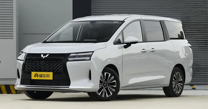 不到10万  给三套动力和电滑门  五菱星光730这次又拿捏了家庭用户