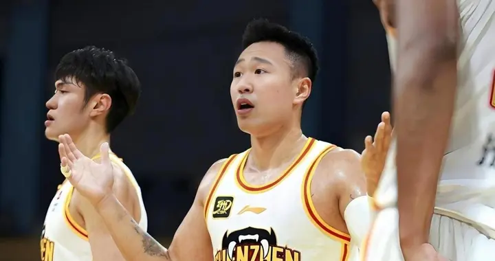 贺希宁的投篮包被谁偷走？中国男篮虽战胜格鲁吉亚，却让人担心他的状态是否...