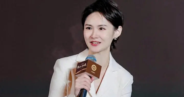 万万没想到！陈璇下蹲采访老外仅1天，杨澜却意外实现口碑暴增
