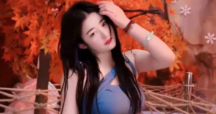 黄一鸣带女儿泡温泉，身材略显丰满！闪闪长得越来越像王思聪了