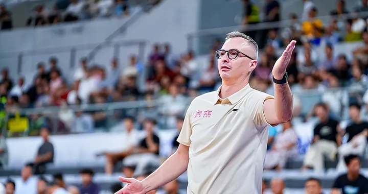 广东队为何1分惜败？主帅不拿新援磨合说事，胡明轩说得非常实在