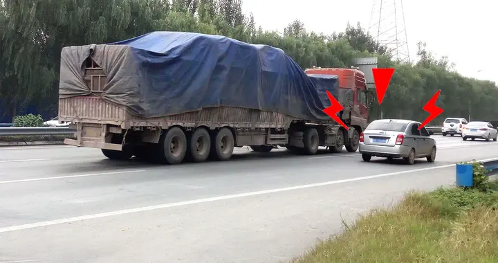 跑高速时，导航如何知道：前方有大车、后方有快车？