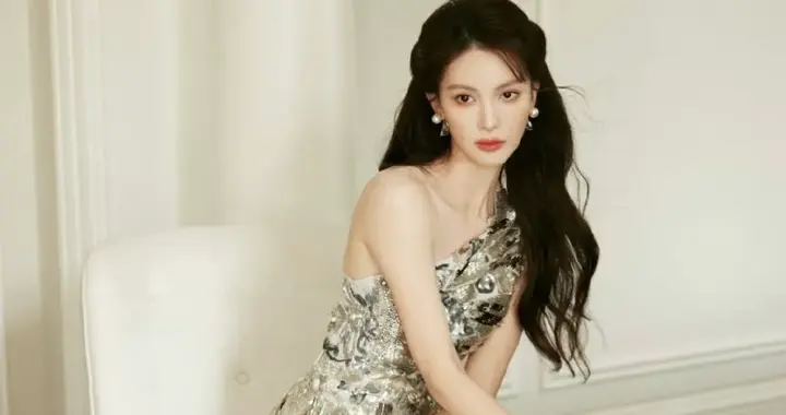 金晨两度登台后今年缺席 直播透露未获春晚邀请