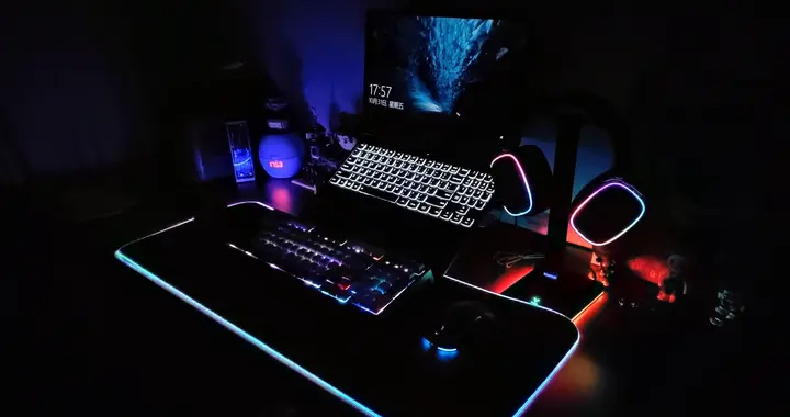 联想极光全家桶测评｜轻松提升电竞氛围感，极限拉扯电竞新生活